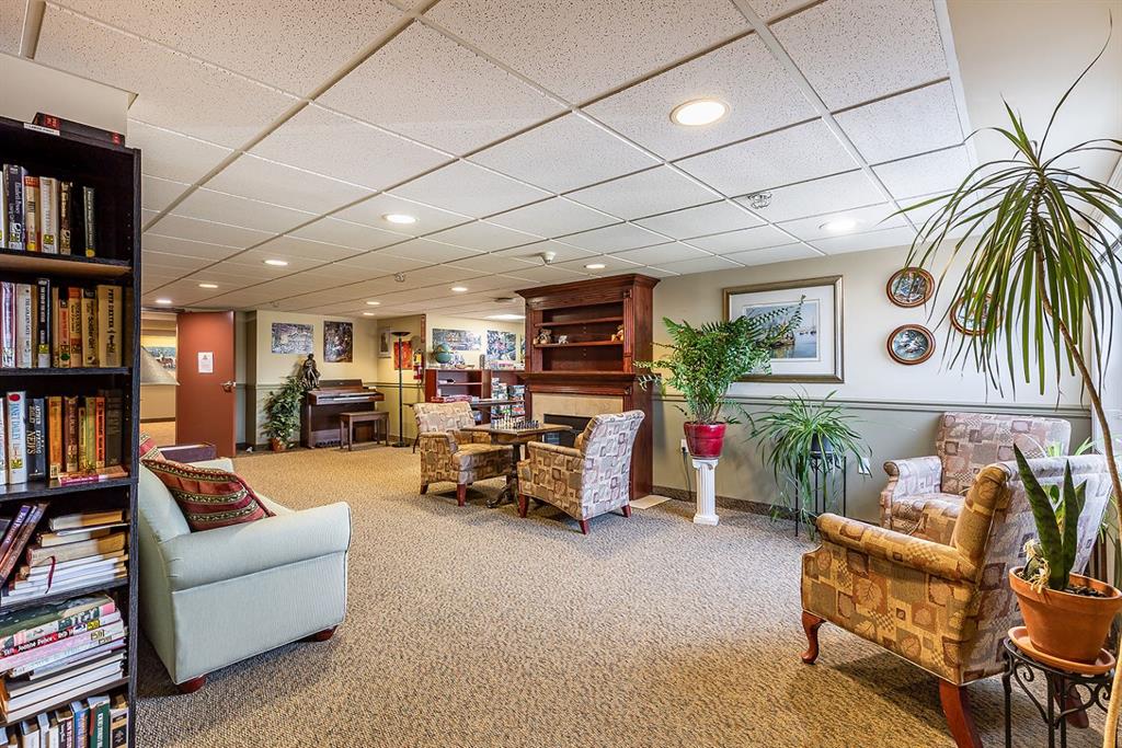 1595 Southview Drive SE Unit: 215
