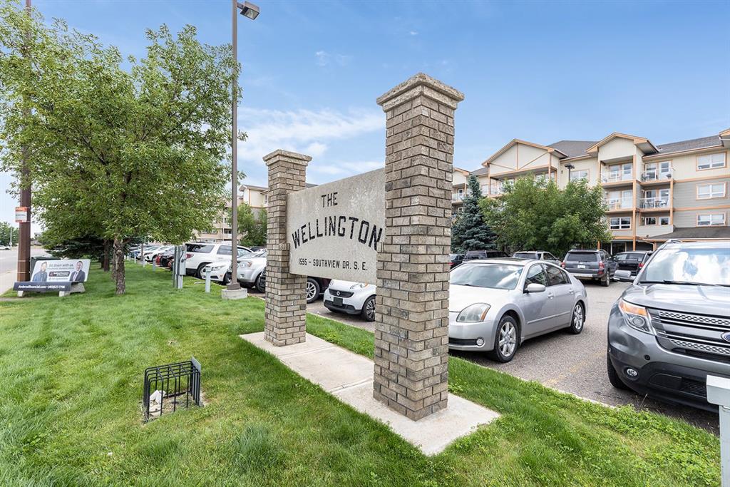 1595 Southview Drive SE Unit: 215