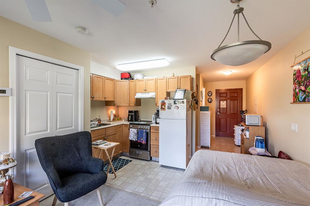 1595 Southview Drive SE Unit: 215