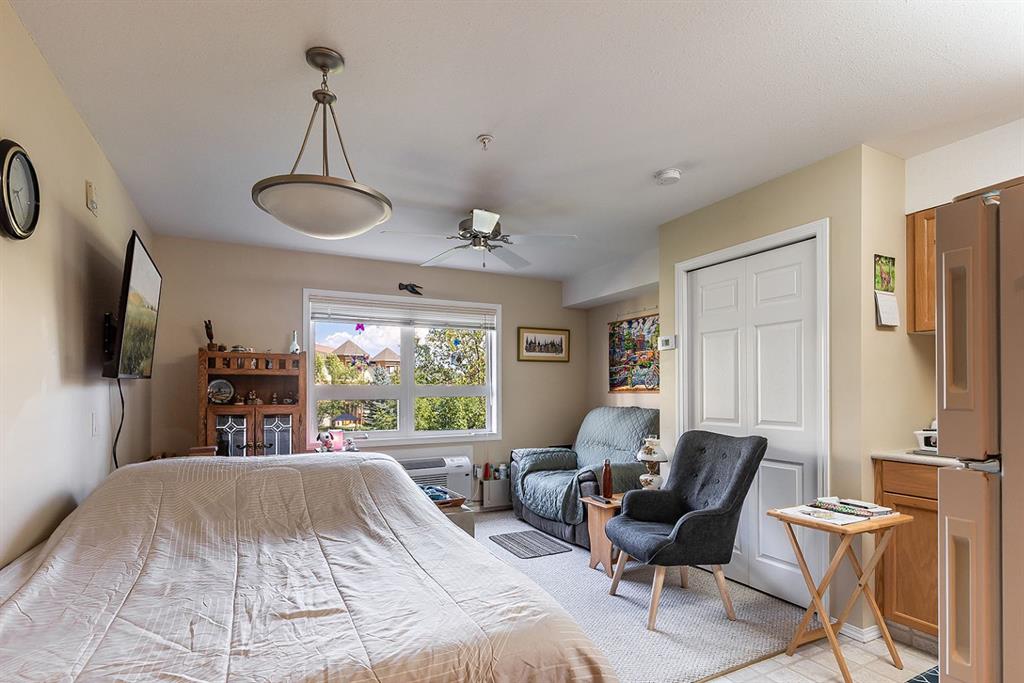1595 Southview Drive SE Unit: 215