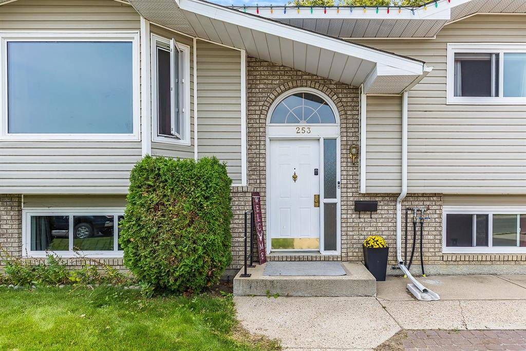 253 Sprague Way SE