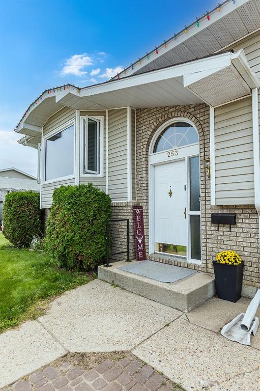 253 Sprague Way SE