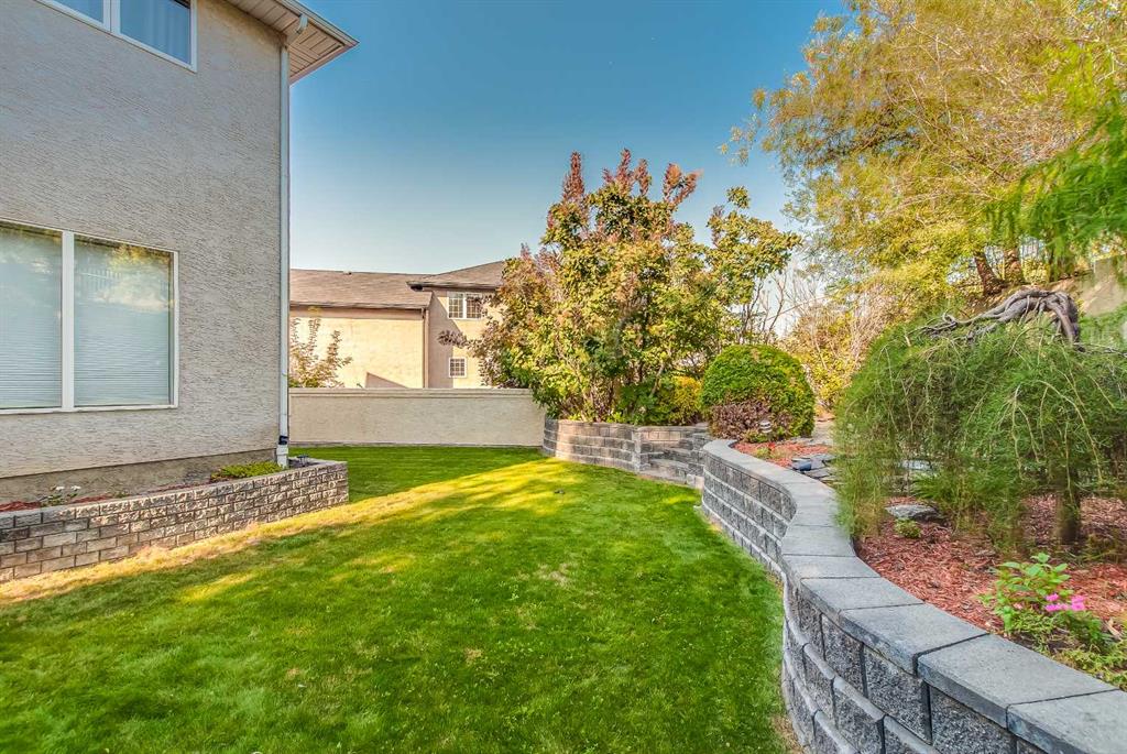23 Chinook Place SW