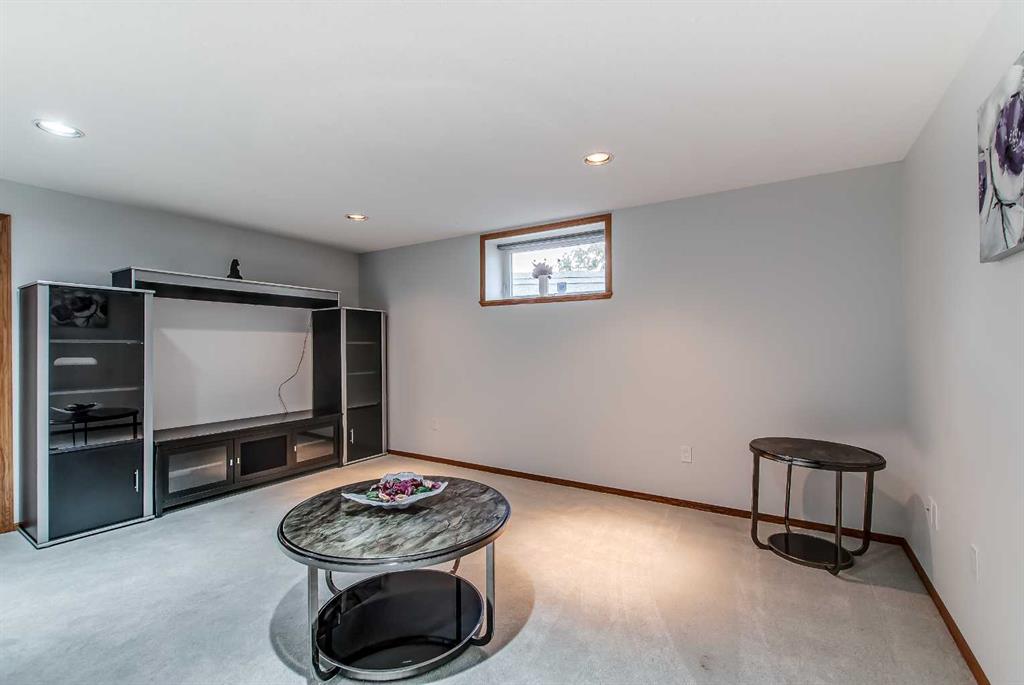 23 Chinook Place SW