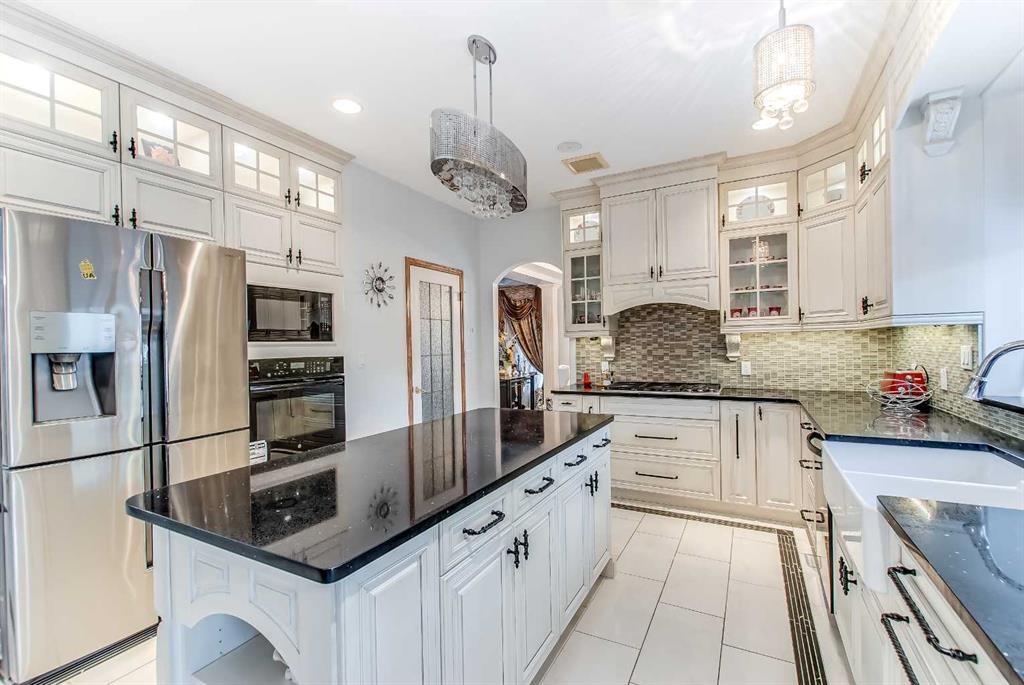 23 Chinook Place SW