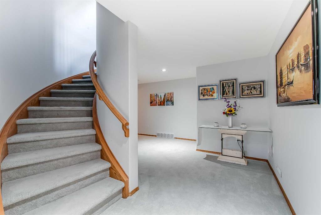 23 Chinook Place SW