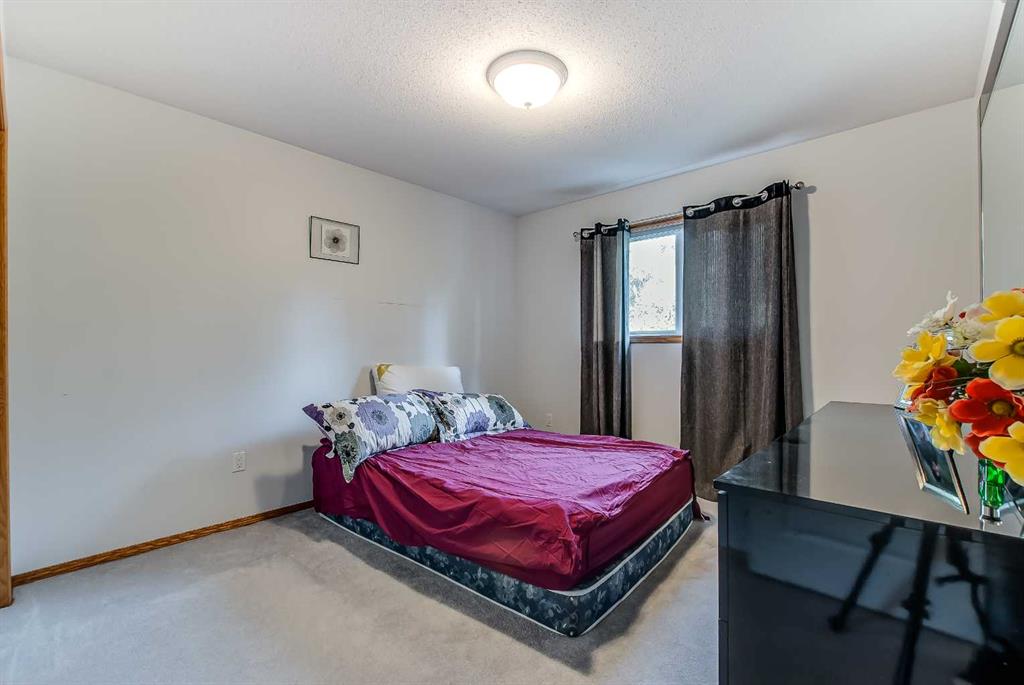 23 Chinook Place SW