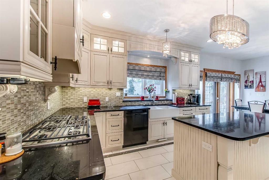 23 Chinook Place SW