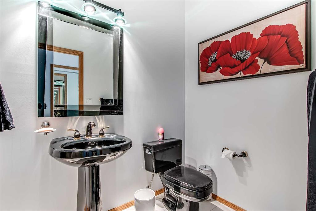 23 Chinook Place SW