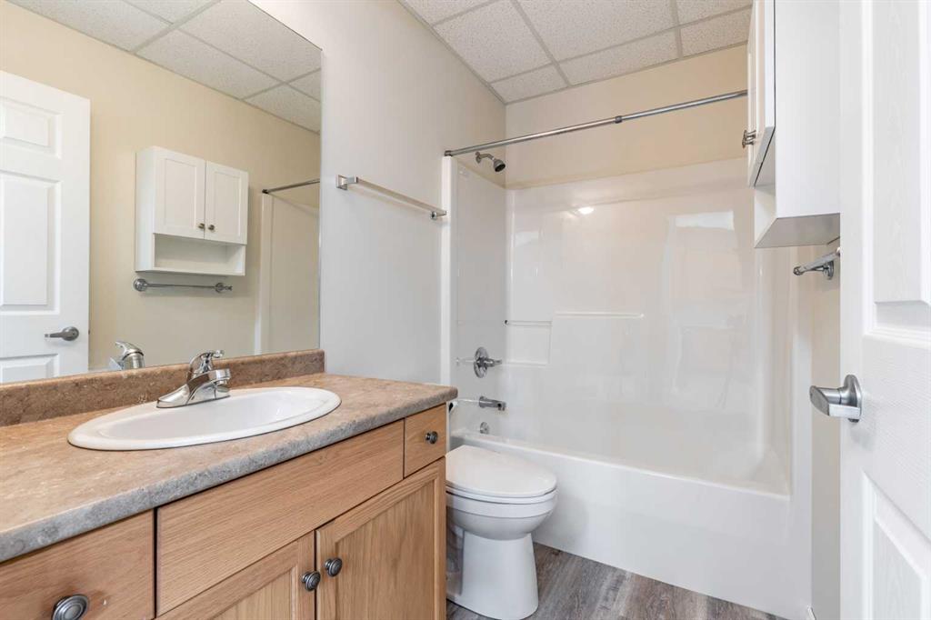 105 Main Street S Unit: 102