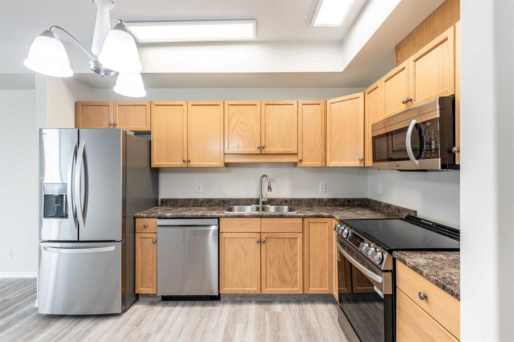 105 Main Street S Unit: 102