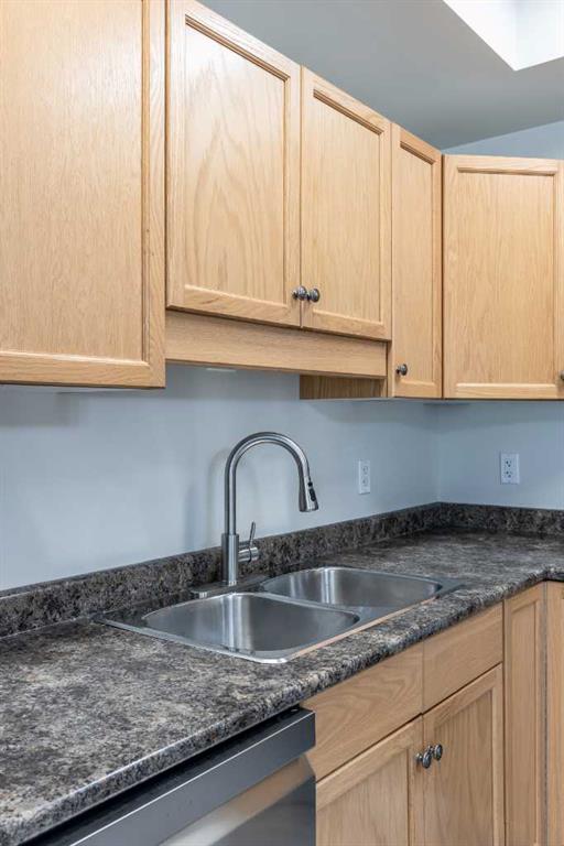 105 Main Street S Unit: 102