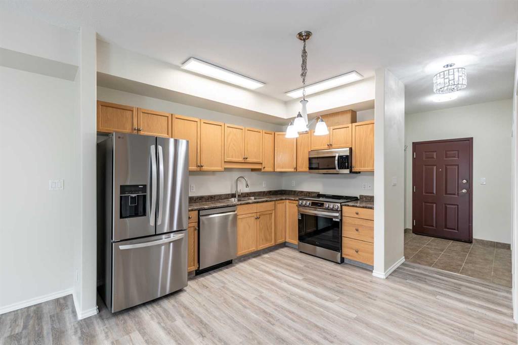 105 Main Street S Unit: 102