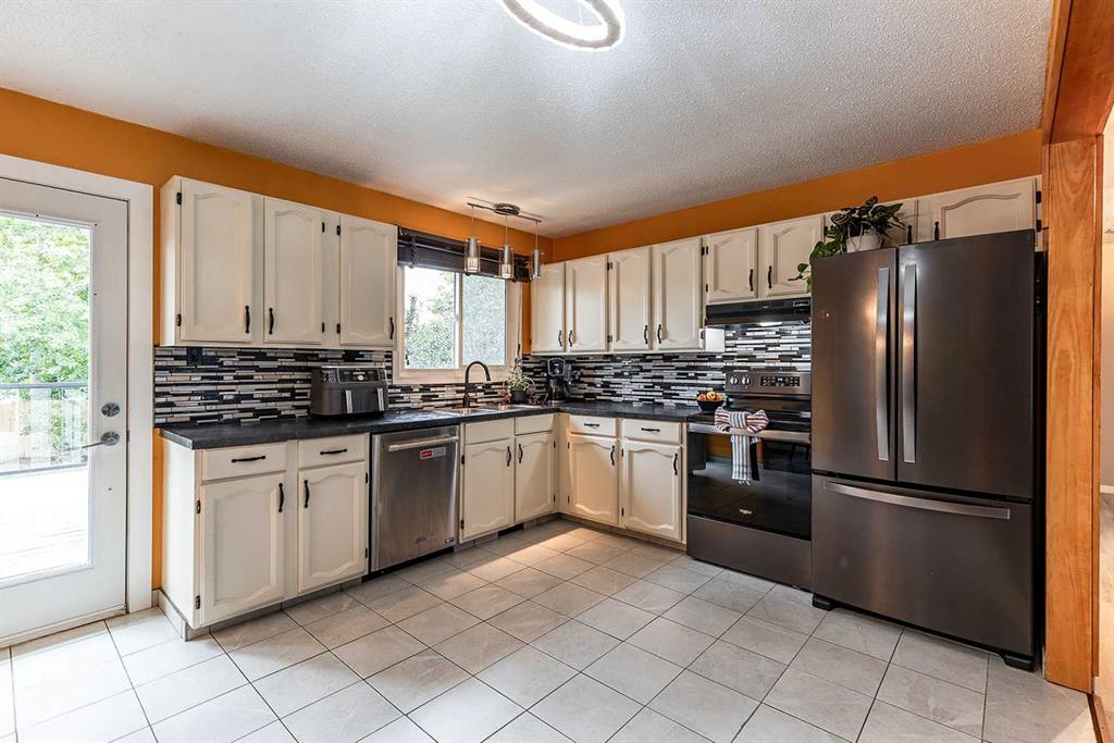 15 Ross Haven Avenue SE