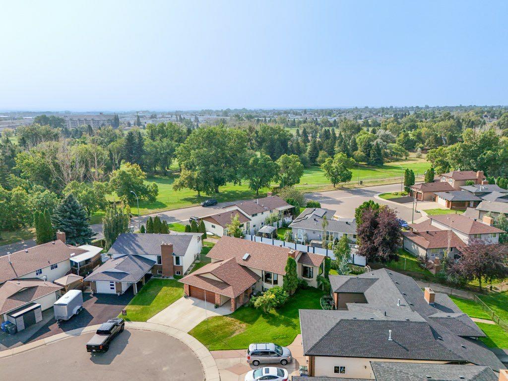 17 Iris Court SE