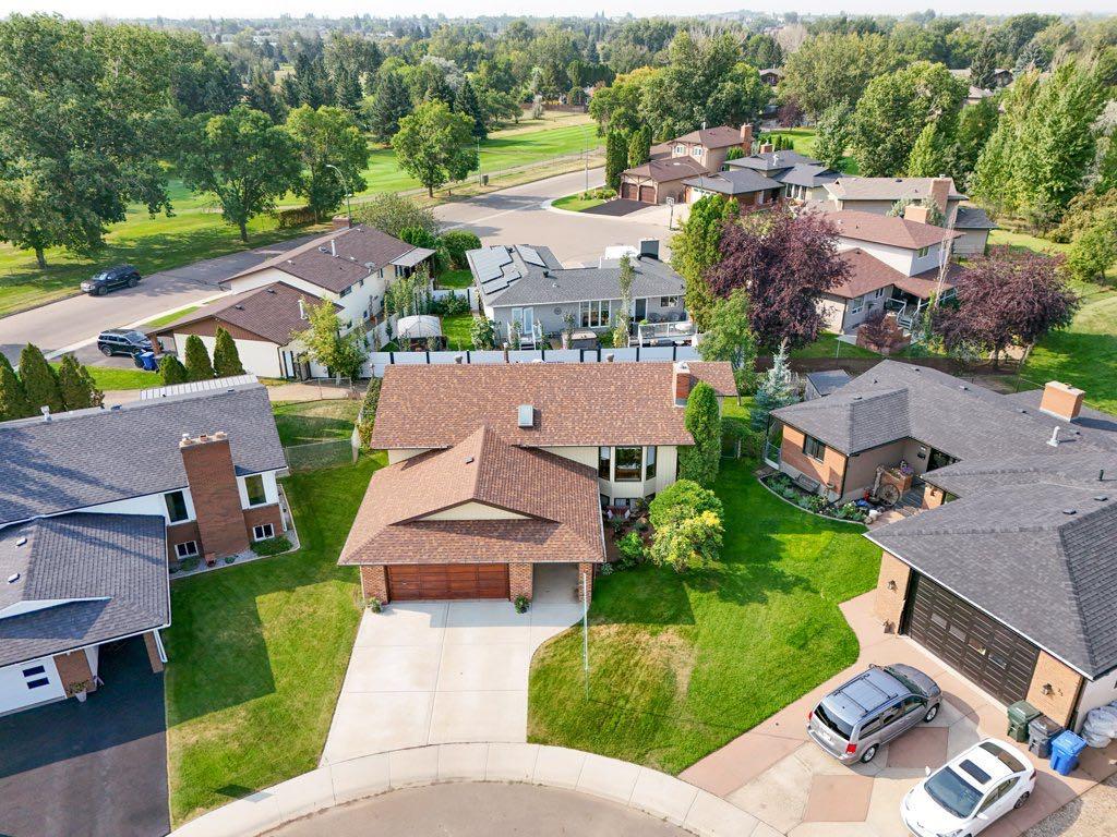 17 Iris Court SE