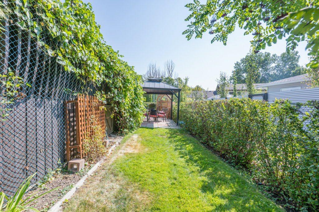 17 Iris Court SE
