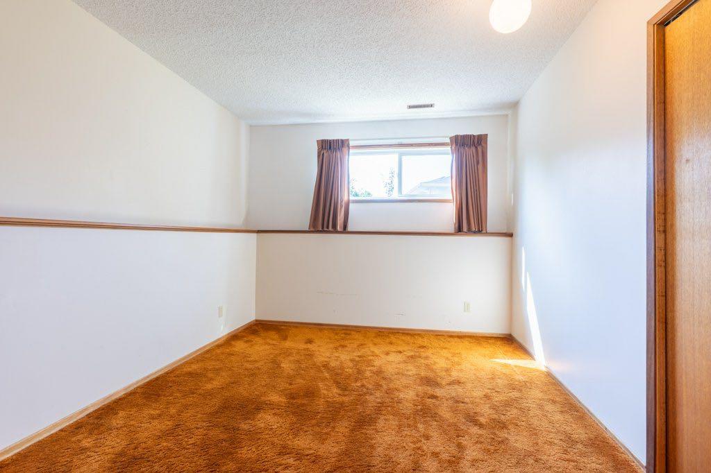 17 Iris Court SE
