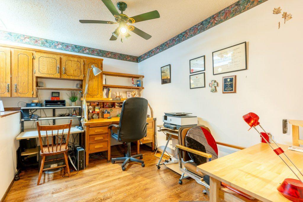 17 Iris Court SE