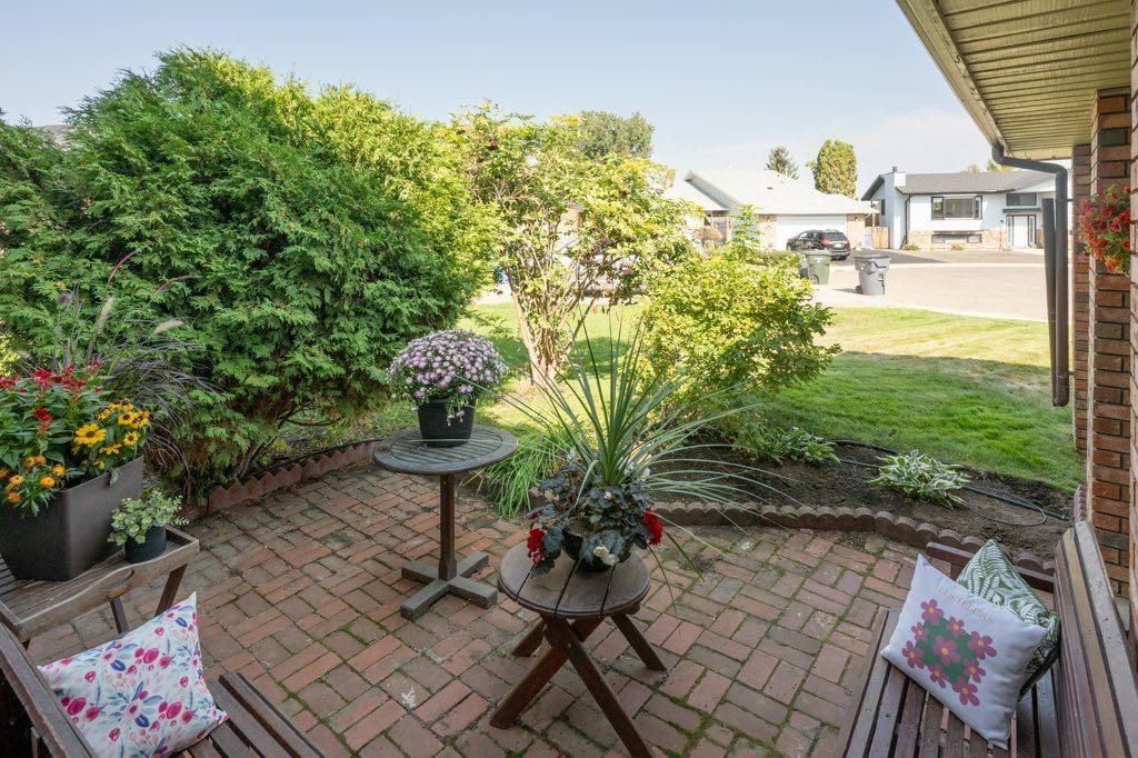 17 Iris Court SE