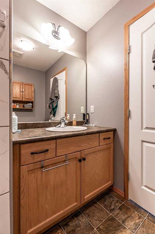 115 3 Street NE Unit: 1