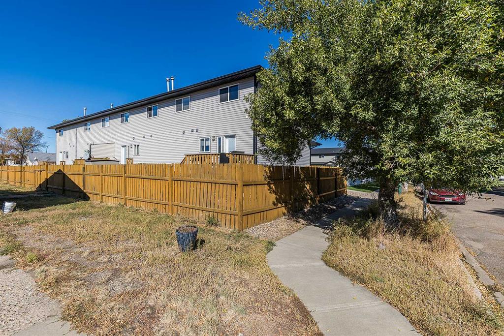 115 3 Street NE Unit: 1