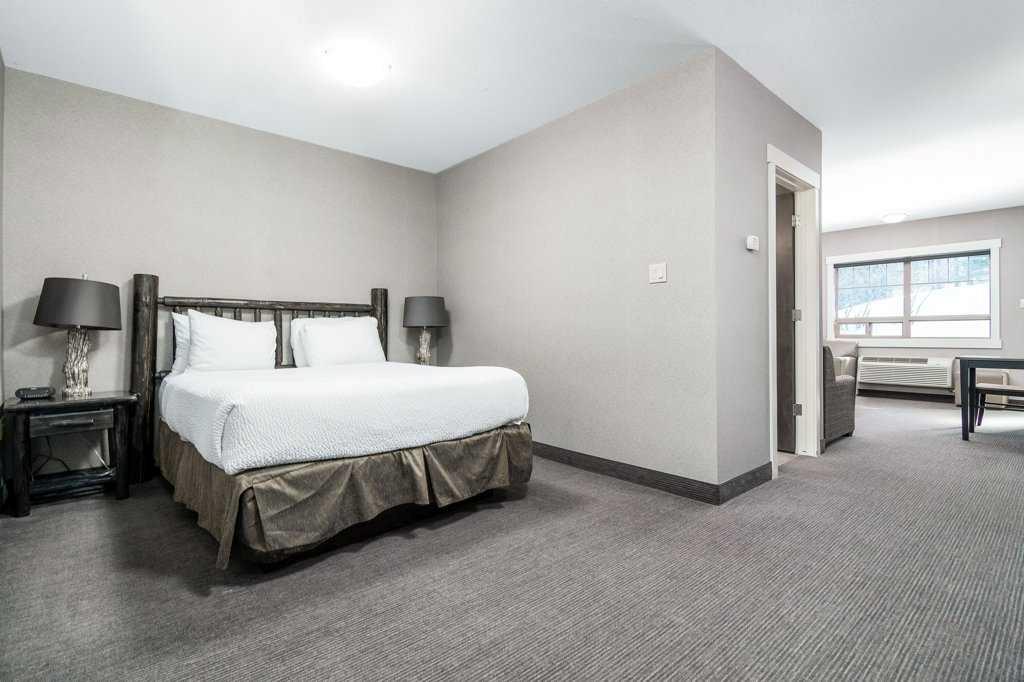 401 4 Street Unit: 604 & 605