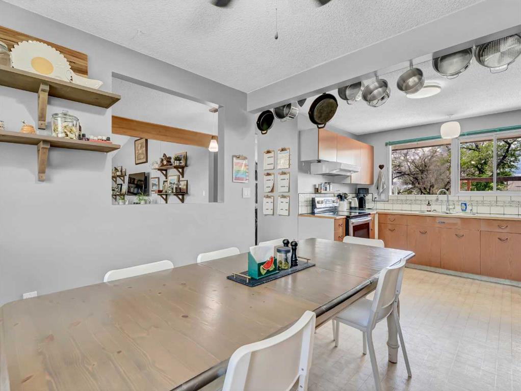 436 3 Street W