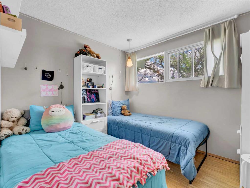436 3 Street W