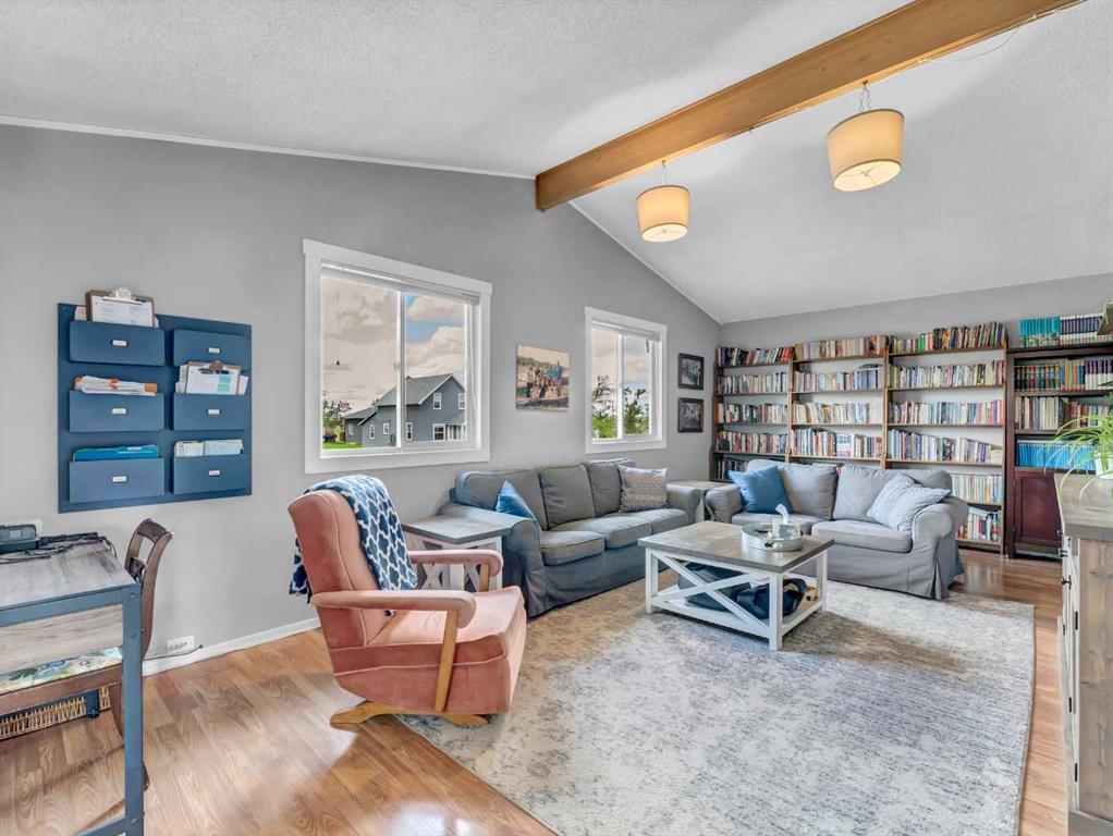 436 3 Street W