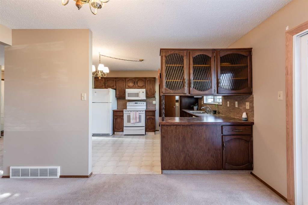 8 Ross Glen Green SE