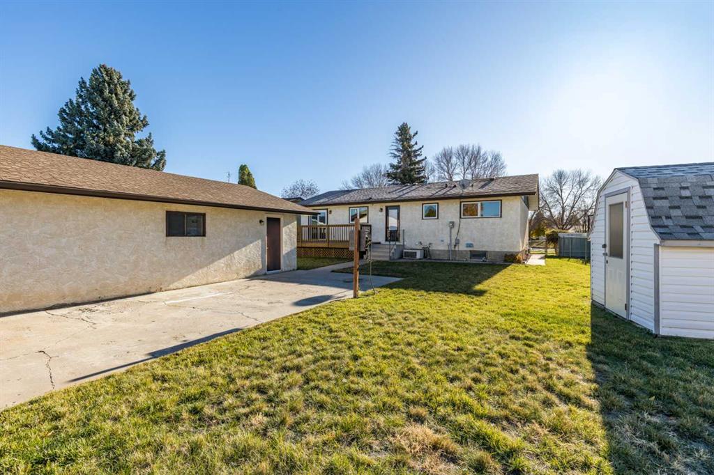 8 Ross Glen Green SE