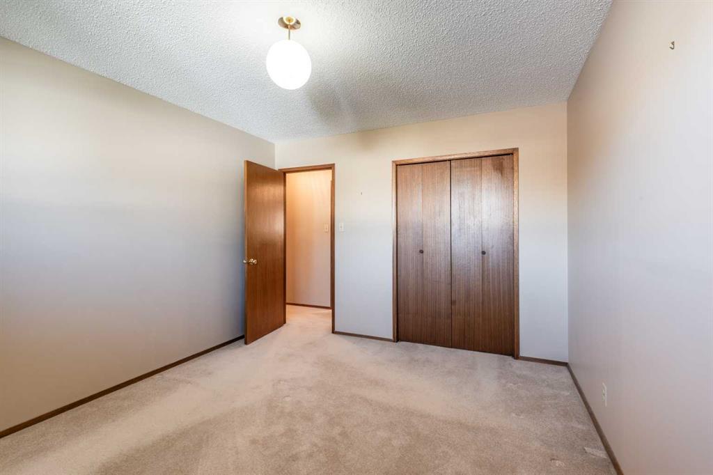 8 Ross Glen Green SE