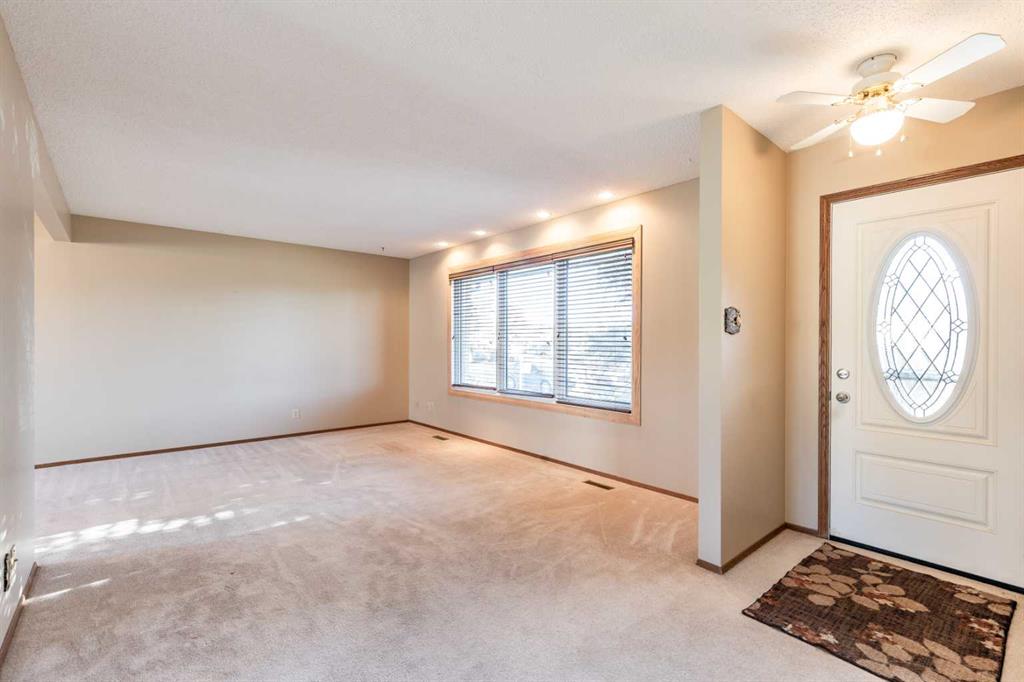 8 Ross Glen Green SE