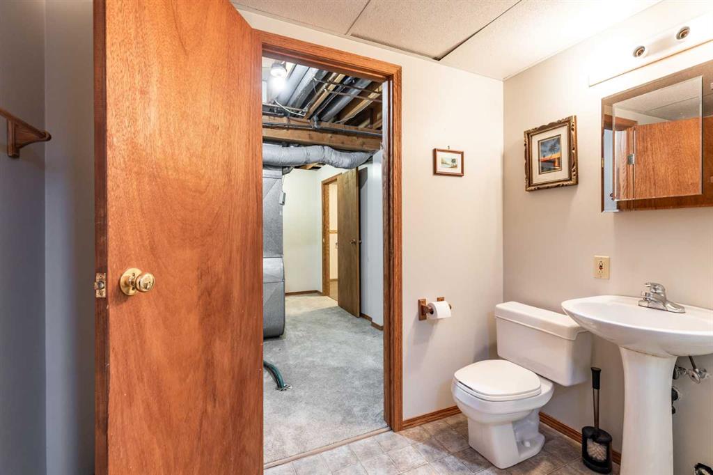 8 Ross Glen Green SE