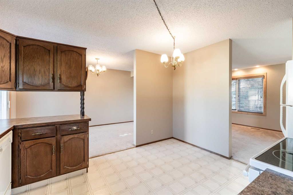 8 Ross Glen Green SE