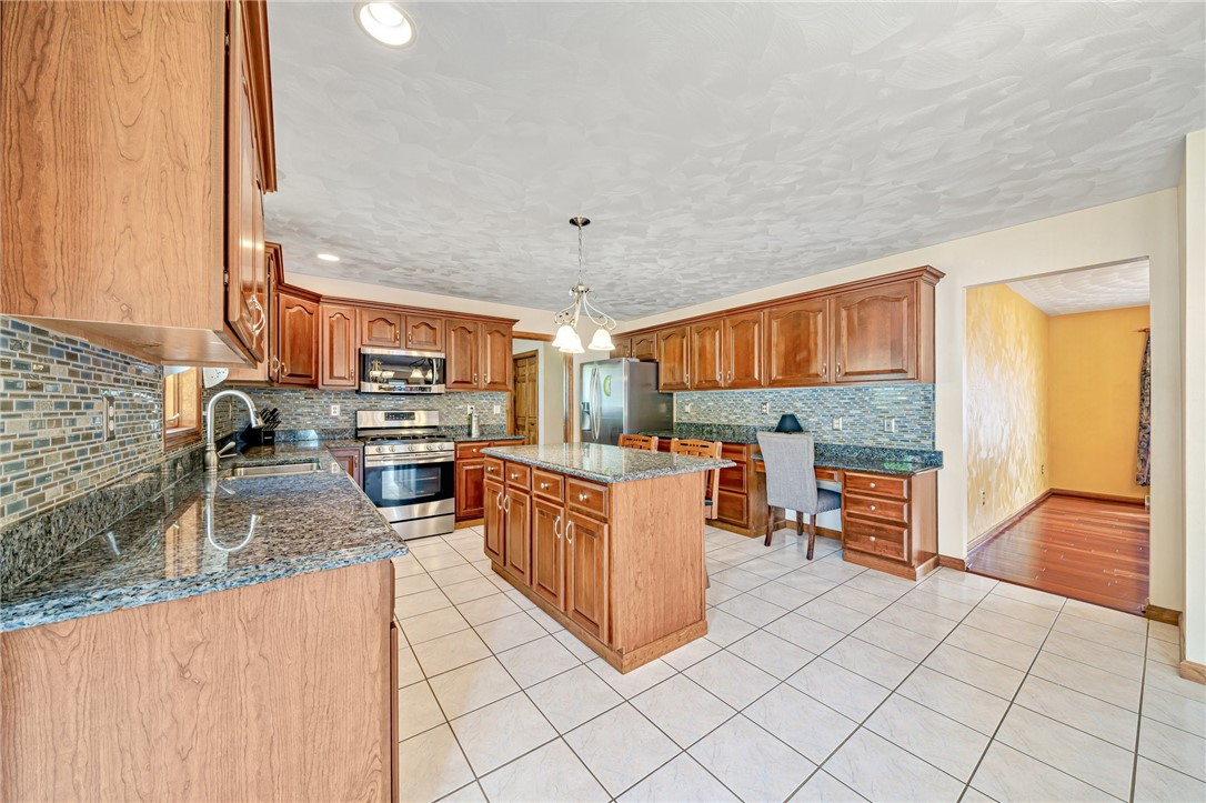 612 REMBRANDT CIRCLE