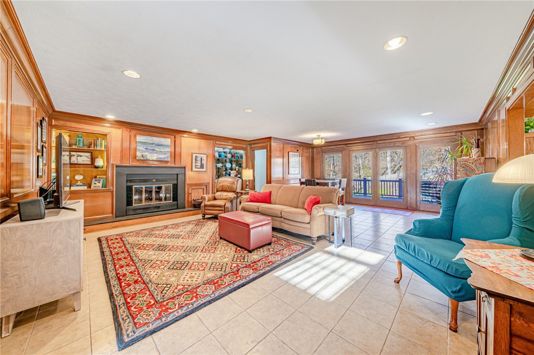 31 Tall Trees Circle