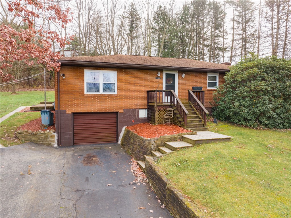 256 Cloverleaf Drive