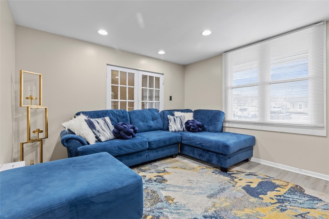 535 E Warrington Ave