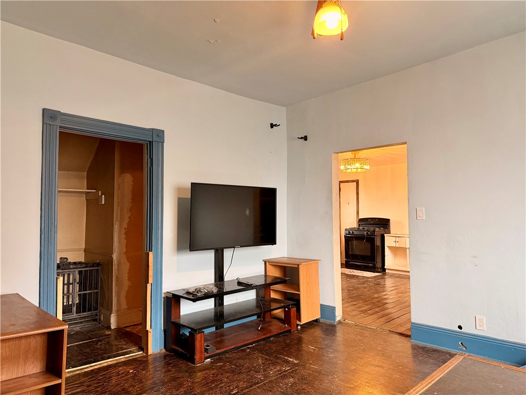 801 Cowan Ave