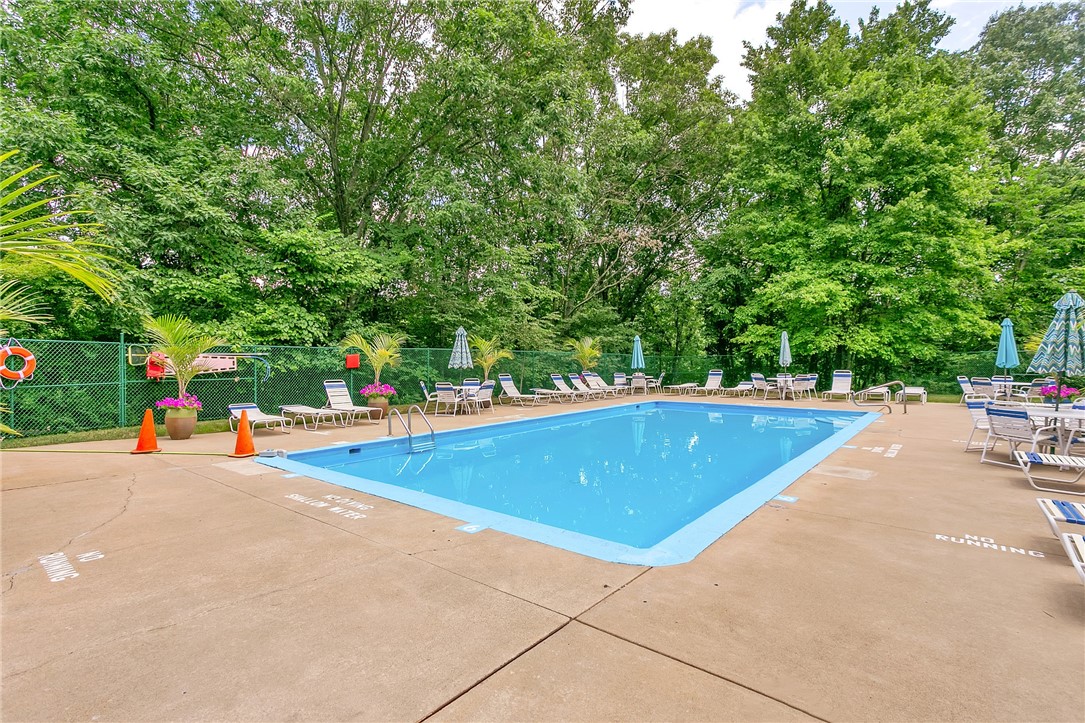 422 Edgetree Ln