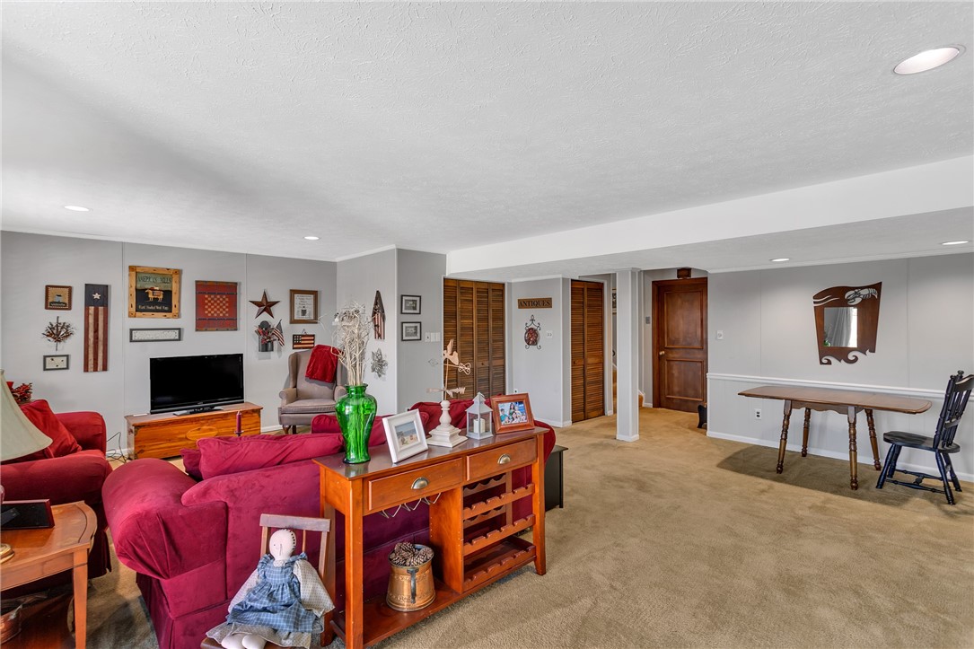 422 Edgetree Ln