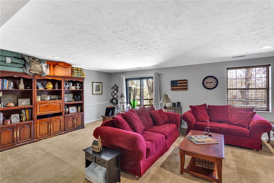 422 Edgetree Ln
