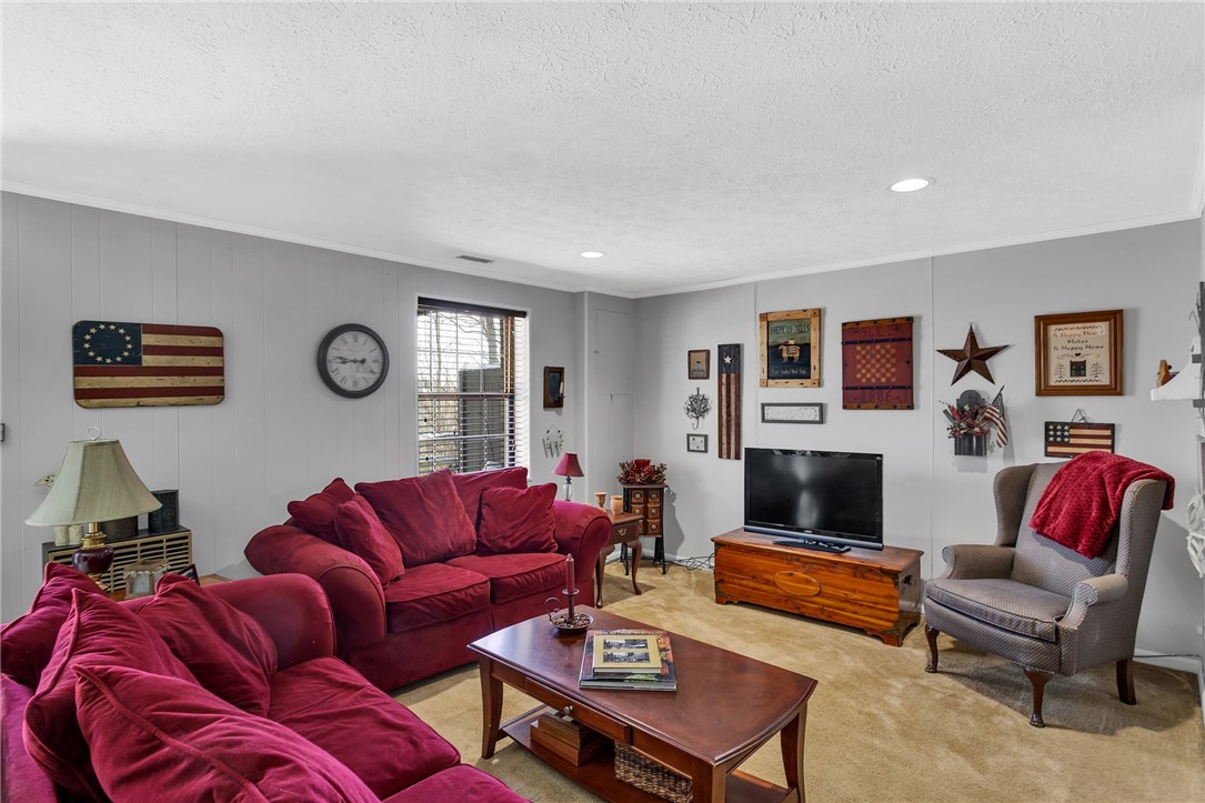 422 Edgetree Ln