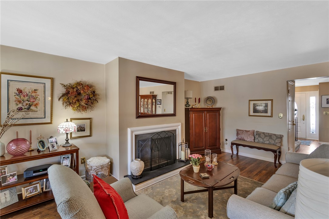 422 Edgetree Ln