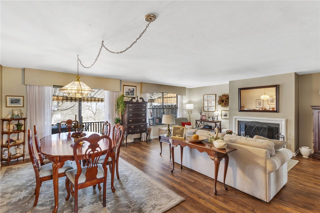 422 Edgetree Ln