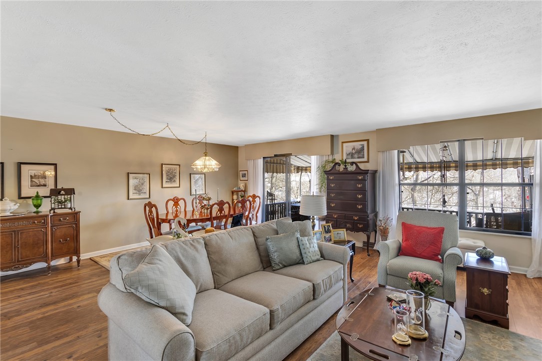 422 Edgetree Ln