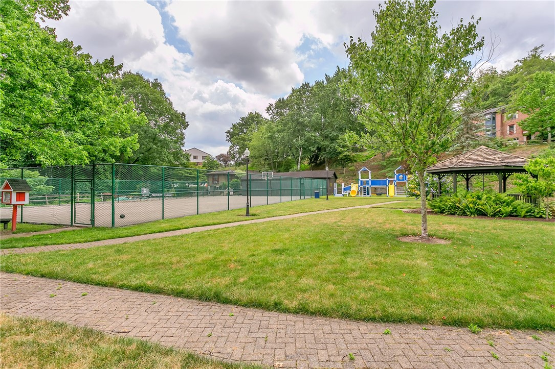 422 Edgetree Ln
