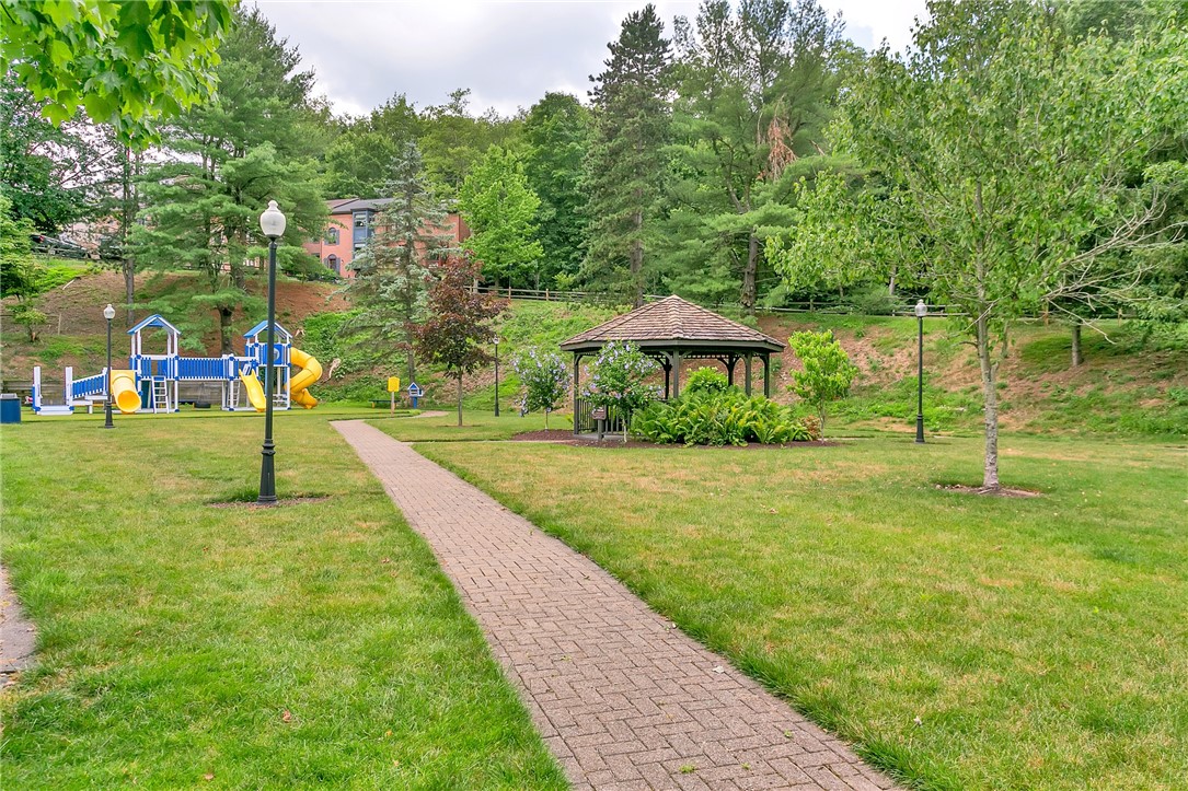 422 Edgetree Ln